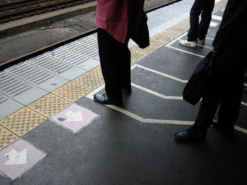 Position marks in Akihabara Station (JR East)